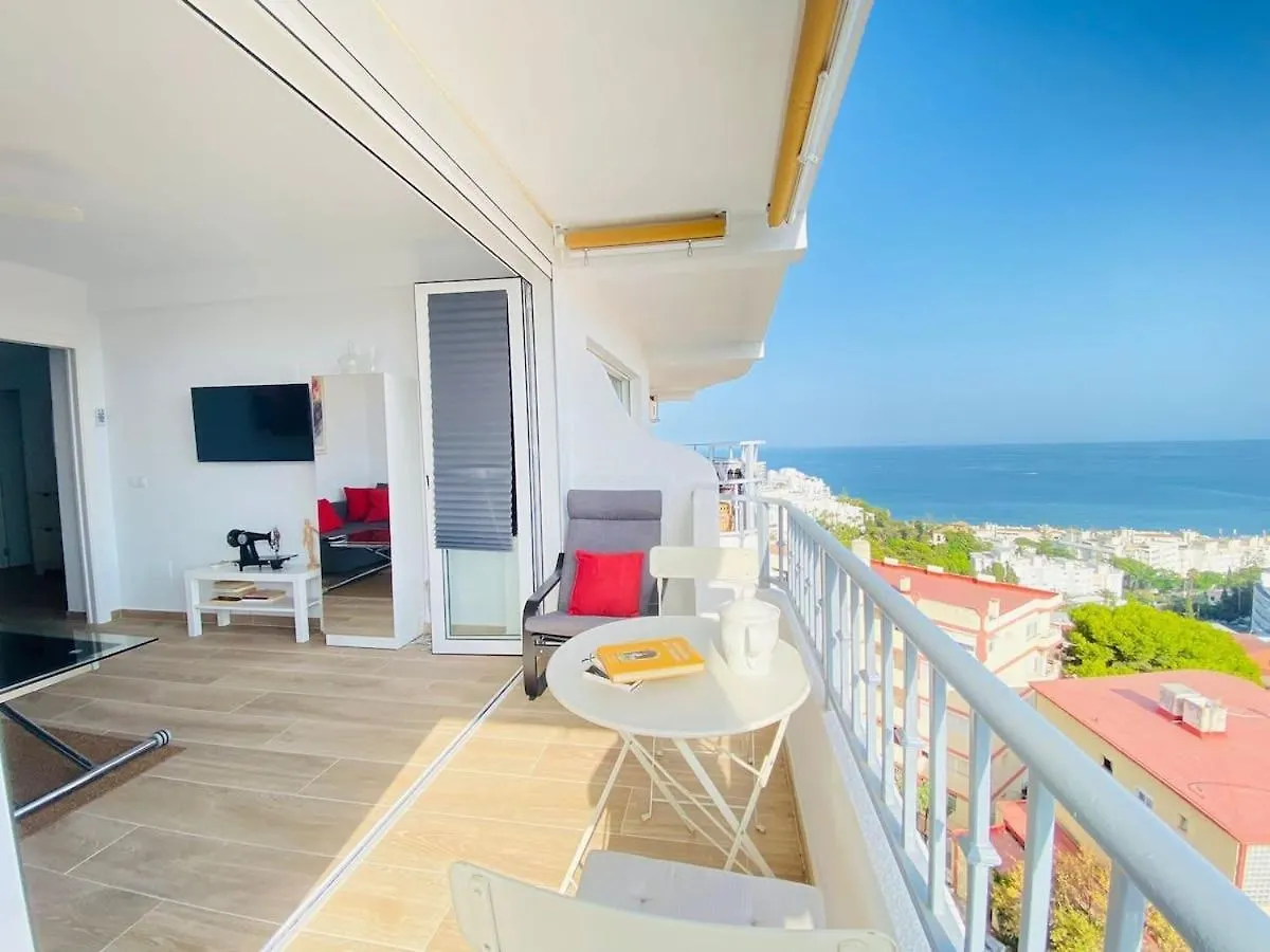 Luminoso Atico Con Vistas Al Mar En Torremolinos Apartment
